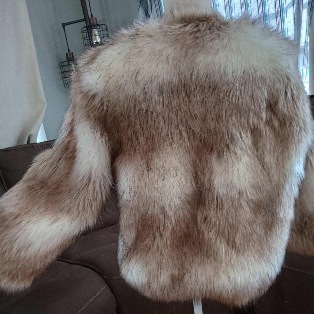 Victoria's Secret faux fur coat - Picture 4 of 9